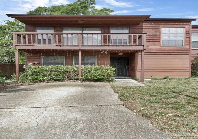 Photo 2 of Townhouse for sale at 2305 Sugartree Ave, Pensacola, FL 32503 | MLS# 684610 | Listing updated on 2026-09-11