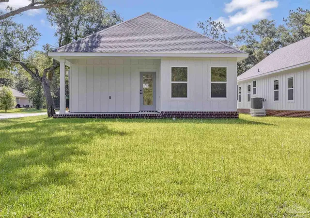 Photo 3 of Single family home for sale at 2995 N 13th Avenue, Milton, FL 32583 | MLS# 685815 | Listing updated on 2026-07-22
