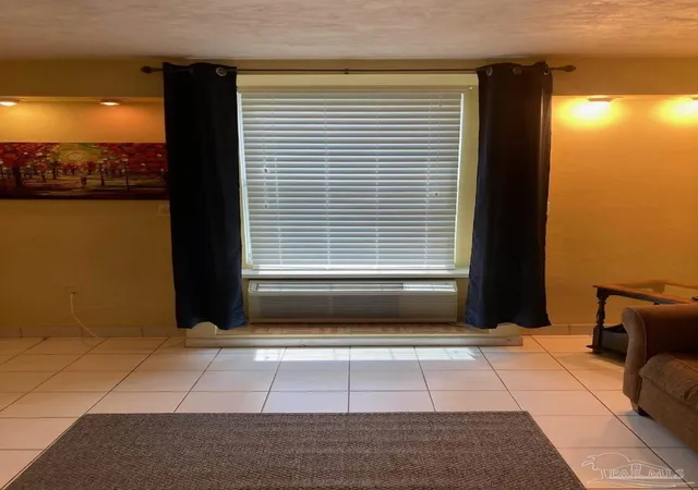 2nd image of 224 E Gdn St, Pensacola, FL 32502