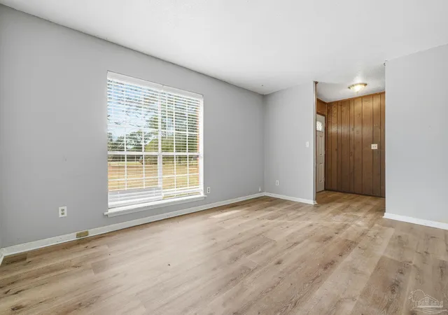 4th image of 6430 W 9 Mile Rd, Pensacola, FL 32526 | MLS# 677459
