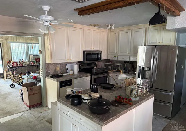 Homes for sale in Fort Walton Beach, FL | 304 Nw Oakland Cir, Fort Walton Beach, FL 32548 | MLS# 681642