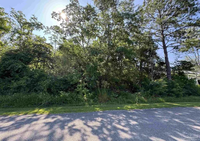 5th image of 9 E Casa Grande Ln, Milton, FL 32583 | MLS# 648183