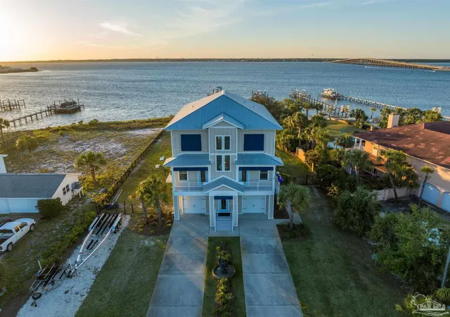 Photo 4 of Single family home for sale at 247 Sabine Dr, Gulf Breeze, FL 32561 | MLS# 676322 | Listing updated on 2026-01-25