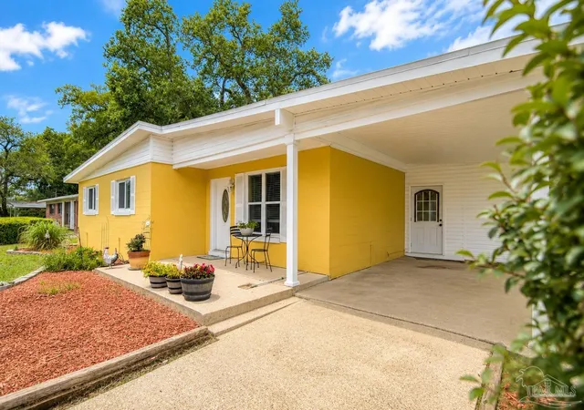 Photo 2 of Single family home for sale at 12 Huntington Dr, Pensacola, FL 32506 | MLS# 683478 | Listing updated on 2026-09-15
