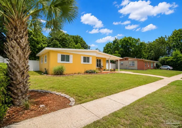 Photo 3 of Single family home for sale at 12 Huntington Dr, Pensacola, FL 32506 | MLS# 683478 | Listing updated on 2026-09-15
