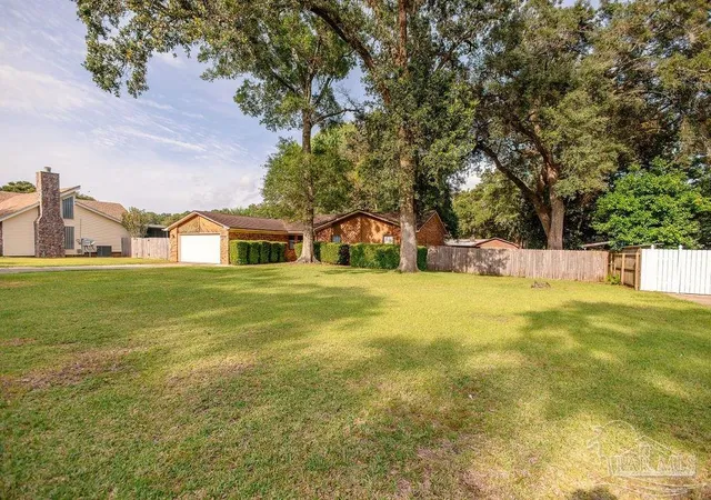 Photo 2 of Single family home for sale at 2266 Country Pl Cir, Pensacola, FL 32534 | MLS# 684773 | Listing updated on 2026-08-31