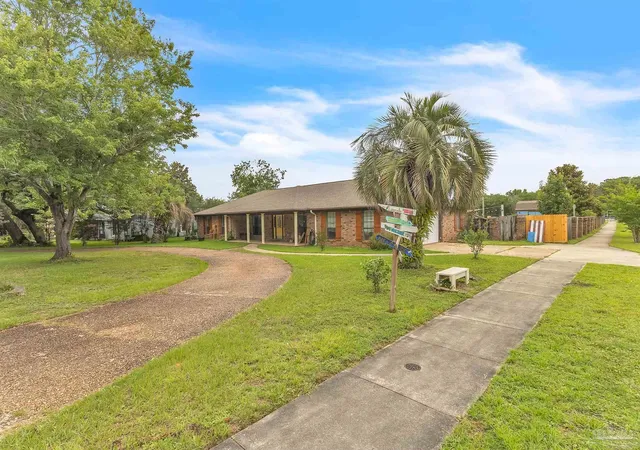 Photo 2 of Single family home for sale at 5700 Avenida Marina, Pensacola, FL 32504 | MLS# 683817 | Listing updated on 2026-09-07