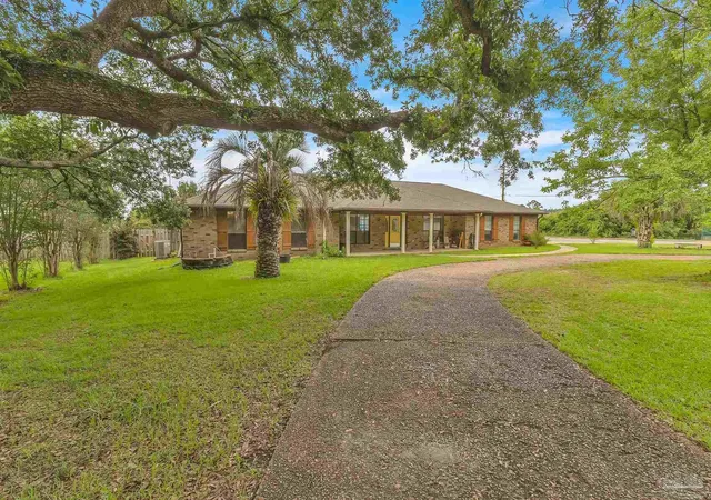 Photo 3 of Single family home for sale at 5700 Avenida Marina, Pensacola, FL 32504 | MLS# 683817 | Listing updated on 2026-10-07