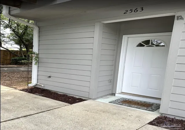Photo 2 of Townhouse for sale at 2563 Baytown Cir, Gulf Breeze, FL 32563 | MLS# 685052 | Listing updated on 2026-07-20