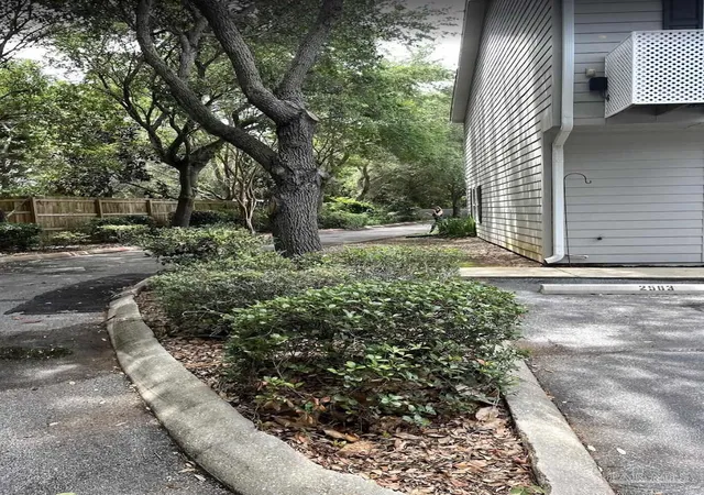 Photo 3 of Townhouse for sale at 2563 Baytown Cir, Gulf Breeze, FL 32563 | MLS# 685052 | Listing updated on 2026-07-20