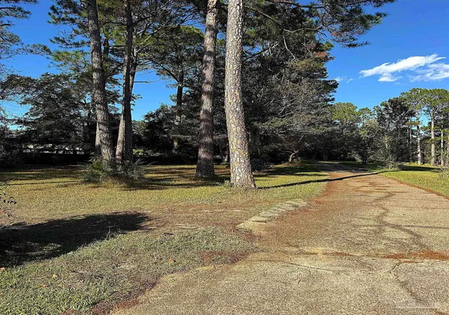 3rd image of 210 Man O War Cir, Cantonment, FL 32533 | MLS# 673869