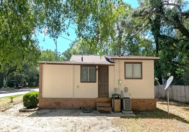 3rd image of 10 Kennington Dr, Pensacola, FL 32507 | MLS# 685129