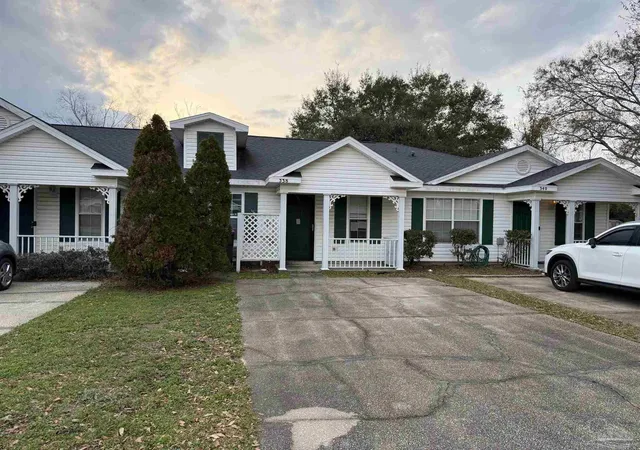 Townhouse for sale at 338 Loveland Cir, Pensacola, FL 32526 | MLS# 676958