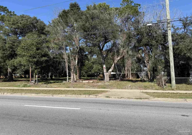 1st image of 4206 W Fairfield Dr, Pensacola, FL 32505 | MLS# 676964