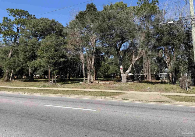 2nd image of 4206 W Fairfield Dr, Pensacola, FL 32505 | MLS# 676964