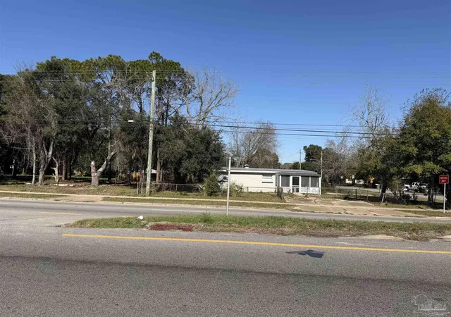 4th image of 4206 W Fairfield Dr, Pensacola, FL 32505 | MLS# 676964