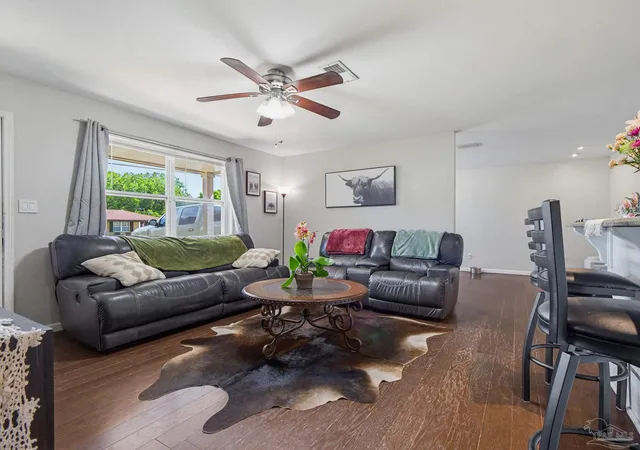 Photo 2 of Single family home for sale at 5517 Woodcrest Dr, Milton, FL 32583 | MLS# 683653 | Listing updated on 2026-08-03