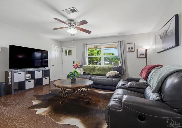 Photo 3 of Single family home for sale at 5517 Woodcrest Dr, Milton, FL 32583 | MLS# 683653 | Listing updated on 2026-08-03