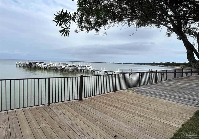 Homes for sale in Gulf Breeze, FL | 40 Baybridge Dr, Gulf Breeze, FL 32561 | Houzeo
