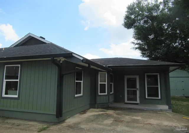 Photo 2 of Single family home for sale at 4900 Lanett Dr, Pensacola, FL 32526 | MLS# 684738 | Listing updated on 2026-10-23