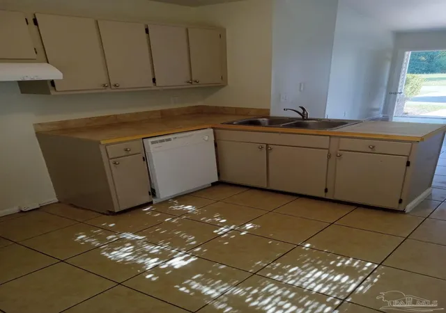 3rd image of 3731 Frontera Cir, Pensacola, FL 32505 | MLS# 683117