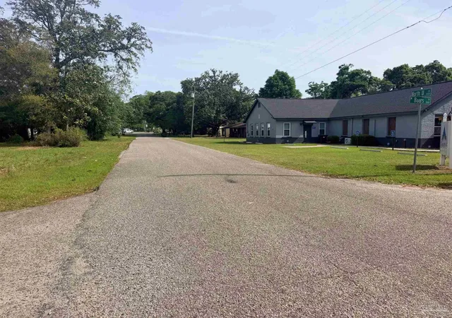 3rd image of 3001 N U St #https://1drv.ms, Pensacola, FL 32505 | MLS# 681264