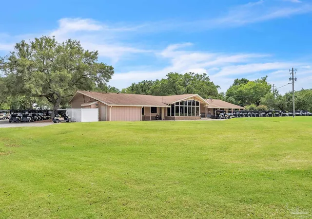 Homes for sale in Shalimar, FL | 921 Shalimar Point Dr, Shalimar, FL 32579 | MLS# 683381
