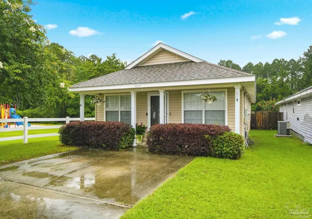 Photo 1 of Single family home for sale at 1237 Brownfield Rd, Pensacola, FL 32526 | MLS# 684707 | Listing updated on 2026-10-06