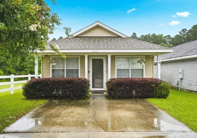 Photo 2 of Single family home for sale at 1237 Brownfield Rd, Pensacola, FL 32526 | MLS# 684707 | Listing updated on 2026-10-06