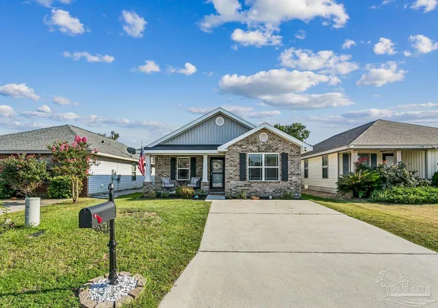 Homes for sale in Pensacola, FL | 143 Cottage View Dr, Pensacola, FL 32507 | MLS# 685672