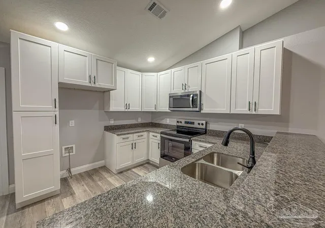 Photo 4 of Single family home for sale at 436 Hilburn Ln, Pensacola, FL 32504 | MLS# 682532 | Listing updated on 2026-09-03