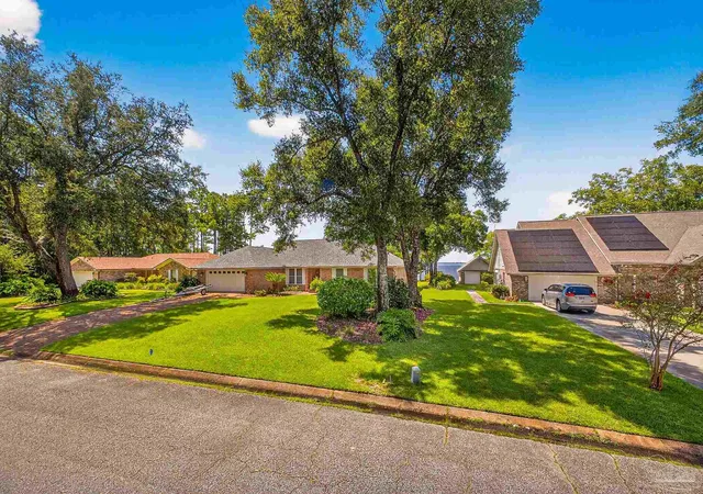 3rd image of 5652 Bay Forest Dr, Pensacola, FL 32526 | MLS# 670204
