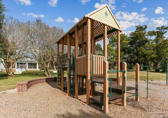 17th image of 1011 N Reus St, Pensacola, FL 32501 | MLS# 679882