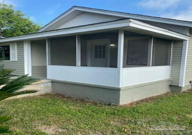 Photo 3 of Single family home for sale at 2321 W Desoto St, Pensacola, FL 32505 | MLS# 685501 | Listing updated on 2026-08-30