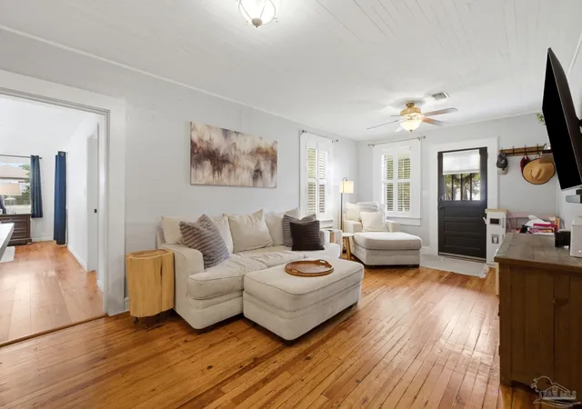 Photo 3 of Single family home for sale at 1300 Yonge St, Pensacola, FL 32503 | MLS# 684772 | Listing updated on 2026-09-14
