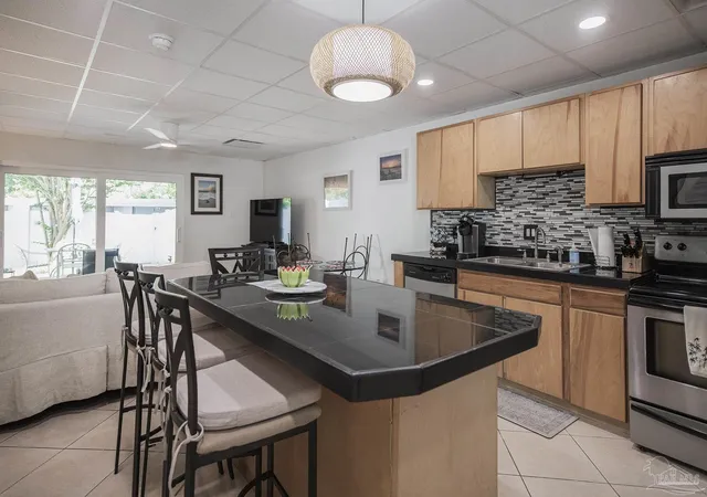 Listing Photo 4 - Condo for sale in building located at 201 Pensacola Bch Rd, Gulf Breeze, FL 32561 - Unit #B-18