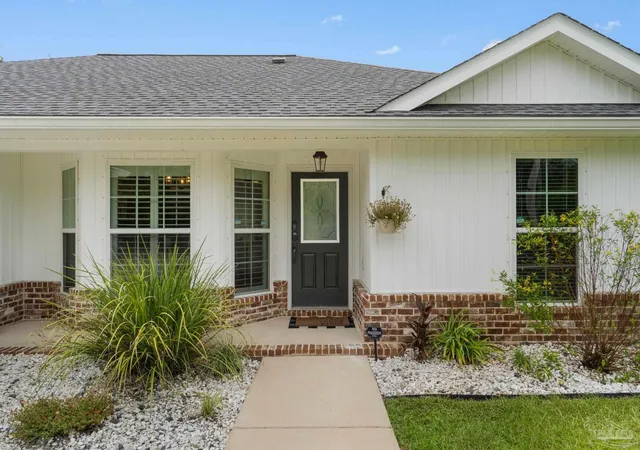 Photo 3 of Single family home for sale at 5861 Capitol Dr, Gulf Breeze, FL 32563 | MLS# 688081 | Listing updated on 2026-09-08