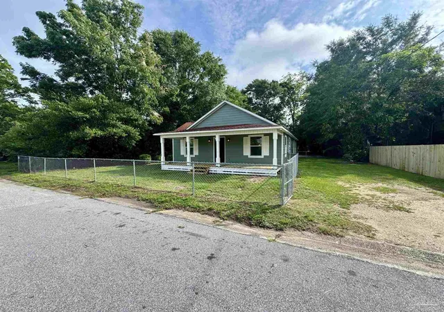Homes for sale in Century, FL | 424 Front St, Century, FL 32535 | MLS# 683319