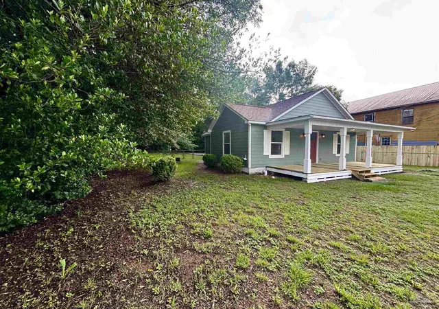 Homes for sale in Century, FL | 424 Front St, Century, FL 32535 | MLS# 683319