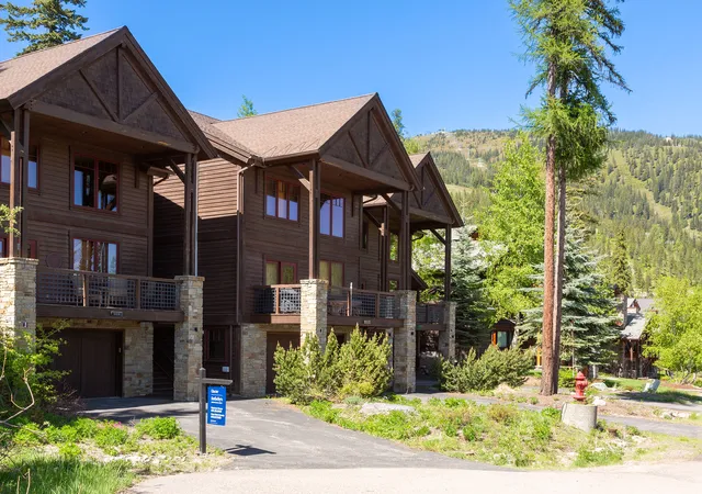 Photo 1 of Townhouse for sale at 398 Moose Run Dr, Whitefish, MT 59937 | MLS# 30044591 | Listing updated on 2026-10-02