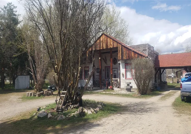 Photo 2 of Single family home for sale at 3330 S 3rd St W, Missoula, MT 59804 | MLS# 30047104 | Listing updated on 2026-07-01
