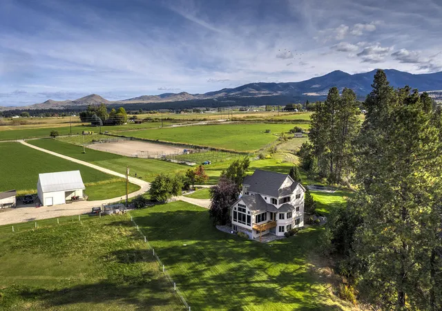 Homes for sale in Corvallis, MT | 909 Hamilton Heights Rd, Corvallis, MT 59828 | MLS# 30050833