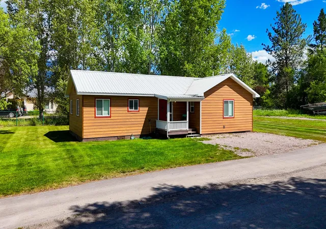 2nd image of 228 4th Ave Se, Ronan, MT 59864 | MLS# 30054279