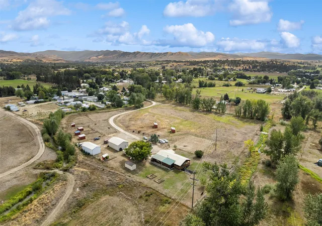 38th image of 649 Grantsdale Rd, Hamilton, MT 59840 | MLS# 30057371