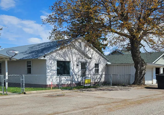 1st image of 414 & 414 1/2 Buchanan St Sw, Ronan, MT 59864 | MLS# 30059707