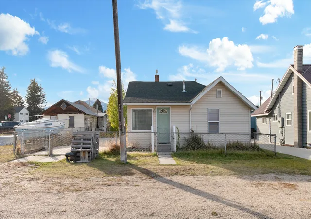 Homes for sale in Deer Lodge, MT | 811 Kentucky St, Deer Lodge, MT 59722 | MLS# 30060286