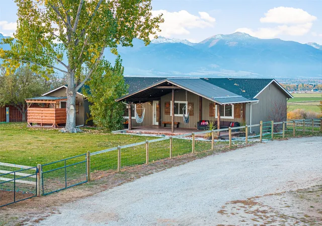 2nd image of 794 Mason Ln, Corvallis, MT 59828 | MLS# 30060477