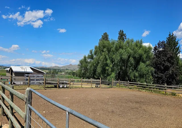 4th image of 794 Mason Ln, Corvallis, MT 59828 | MLS# 30060477