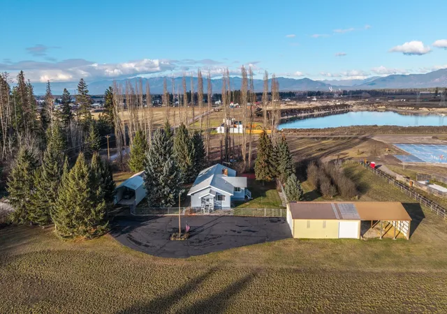 Photo 2 of Single family home for sale at 2875 Helena Flats Rd, Kalispell, MT 59901 | MLS# 30065057 | Listing updated on 2026-07-11