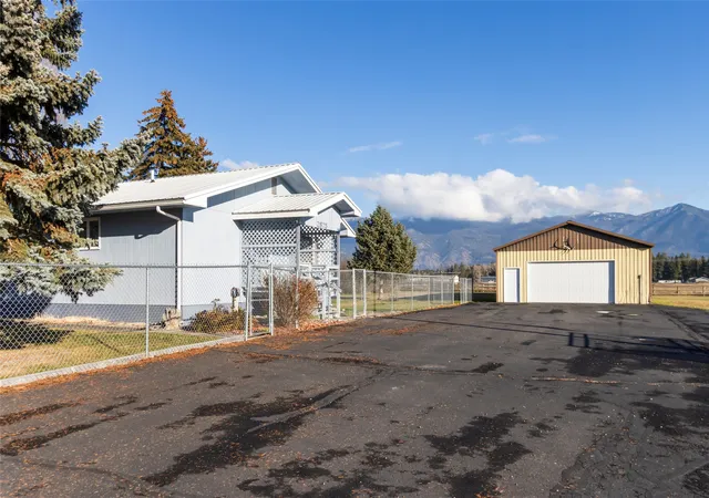 Photo 3 of Single family home for sale at 2875 Helena Flats Rd, Kalispell, MT 59901 | MLS# 30065057 | Listing updated on 2026-07-11